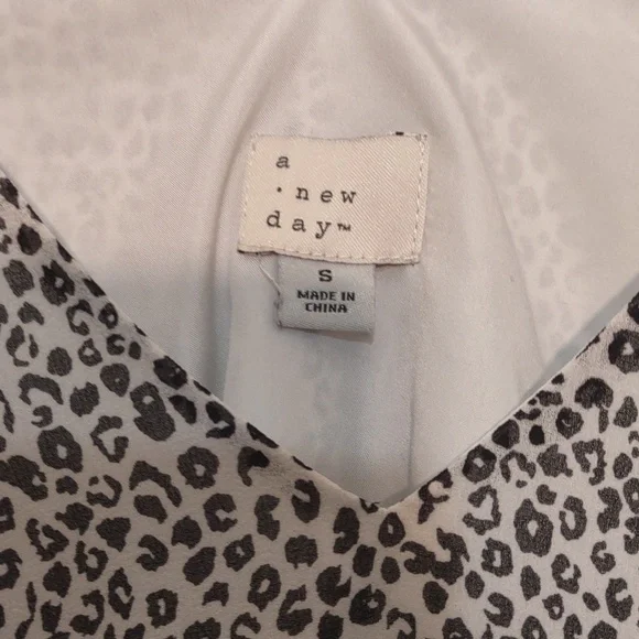 PRE OWNED A NEW DAY SIZE SMALL LEOPARD PRINT - Picture 2 of 7